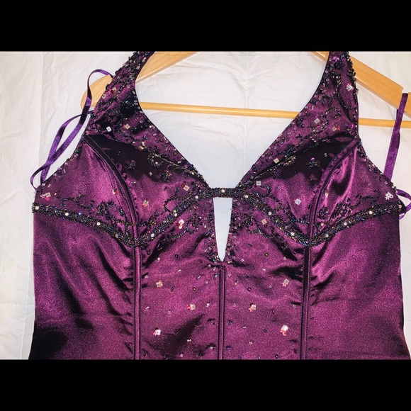 Formal dress - Picture 7 of 7